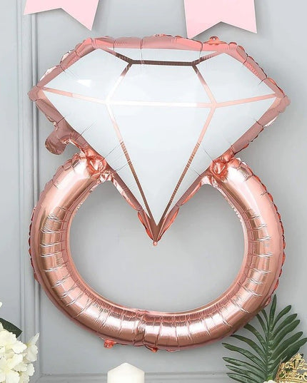 Balon din Folie Metalizata, Figurina Inel de Logodna, Model Diamant, Tema Nunta, 60 cm, Ambalaj Individual, Pai Inclus, Umflare cu Aer sau