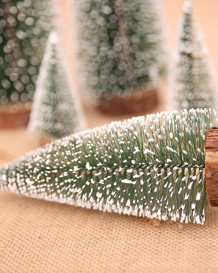 Brad artificial de craciun, tip pin inzapezit, ornament pentru masa, pe suport lemn, inaltime