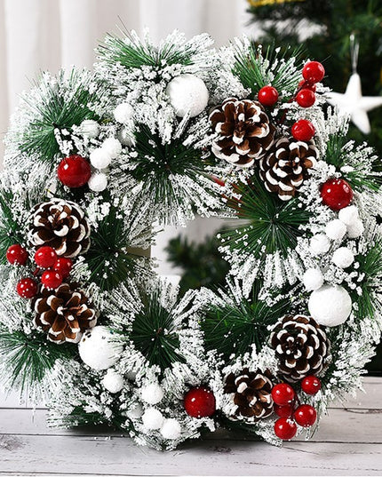 Coronita pentru Craciun diametru 40 cm, din brad artificial, decorata cu conuri si merisoare, inzapezit, /