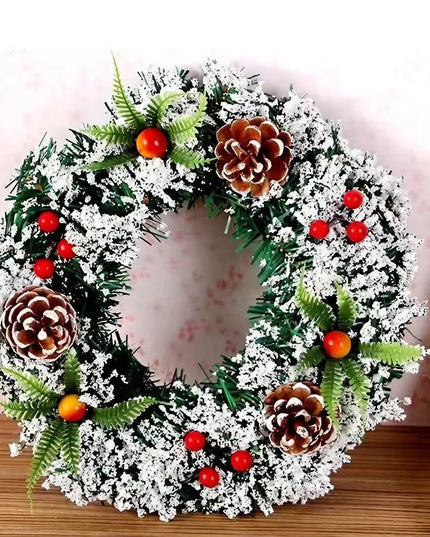 Coronita pentru Craciun diametru 40 cm, din brad artificial, decorata cu conuri si merisoare, inzapezit, /