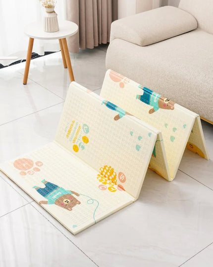 Covoras pentru Copii, cu 2 Fete, Model Zmeu/Ursi, din XPE+PE, Impermeabil, Antiderapant, Protectie Termica, +3 Luni, Pliabil