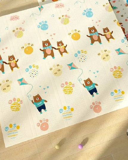 Covoras pentru Copii, cu 2 Fete, Model Zmeu/Ursi, din XPE+PE, Impermeabil, Antiderapant, Protectie Termica, +3 Luni, Pliabil