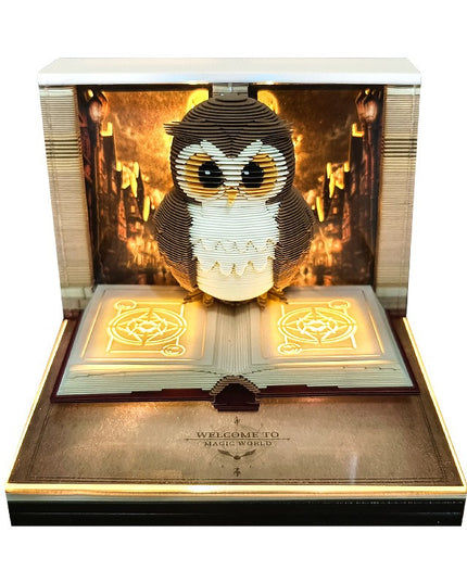 Calendar Interactiv 3D 2026, Calendar de Sculptura cu Luminite LED, Bufnita Magic World, pentru Copii, Calendar de Birou Ornamentat, 9 x 9 x 6.8 cm