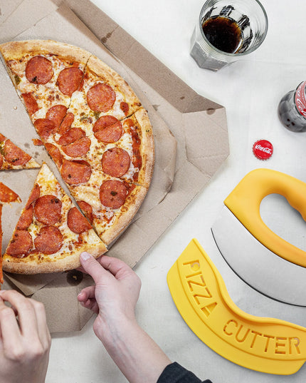 Cutit pentru taiat pizza cu protectie din silicon pentru lama, inox