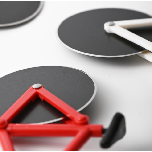 Cutit pizza creativ in forma de bicicleta, cu suport pentru cutit,otel/PP