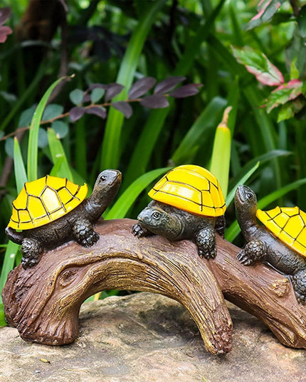 Decoratiune Ornament pentru Gradina, Decoratiune pentru Gradina, Model 3 Broscute Testoase Asezate pe Bustean, Lumini LED