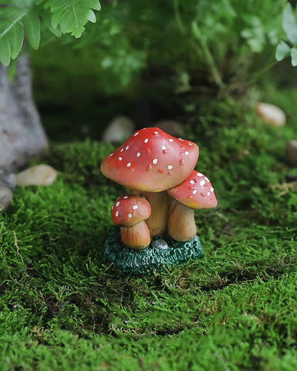 Decoratiune Ornament pentru Ghiveci, Decoratiune pentru Gradina, Model 1 Ciuperci Rosii cu Buline Albe