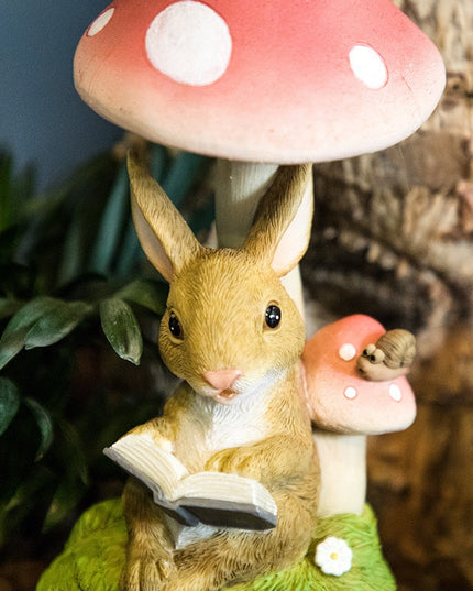 Decoratiune pentru Gradina, Lumini LED cu Incarcare solara,Model Ciuperca cu Iepuras care Citeste