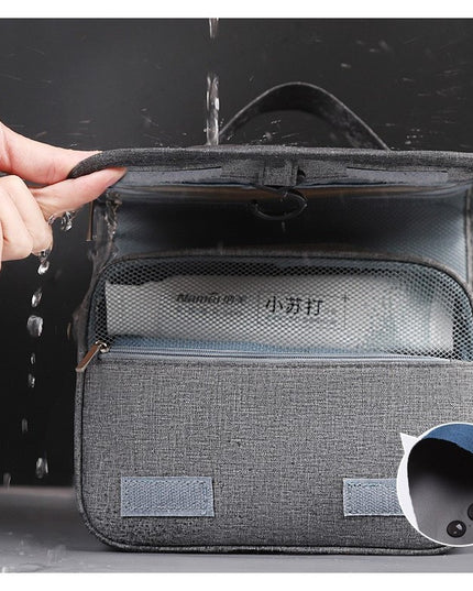 Geanta cosmetice voiaj, material panza, impermeabil, 3 compartimente, cu agatatoare