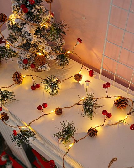 Instalatie Craciun cu baterii, 2 metri, 20 LED-uri tip Ace, conuri de pin si ciuperci