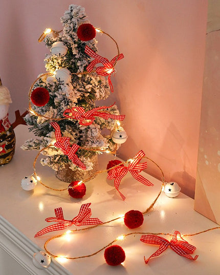 Instalatie Craciun cu baterii, 2 metri, 20 LED-uri tip clopotei si mingiute