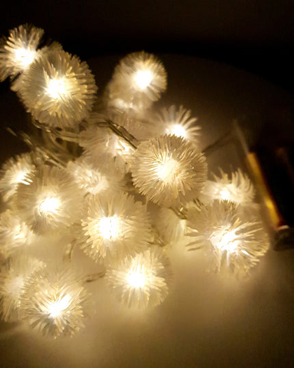 Instalatie de Craciun cu Baterii Tip Sir 20 LED -uri Glob Franjuri