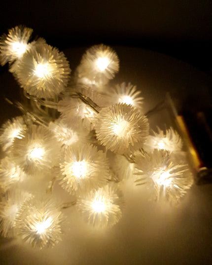 Instalatie de Craciun cu Baterii Tip Sir 20 LED -uri Glob Franjuri