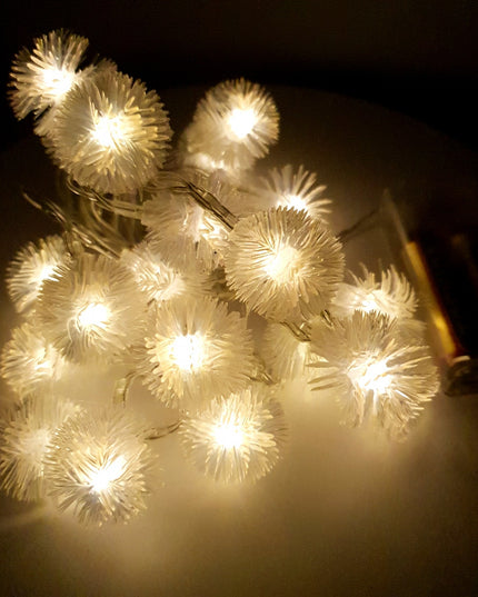 Instalatie de Craciun cu Baterii Tip Sir 20 LED -uri Glob Franjuri