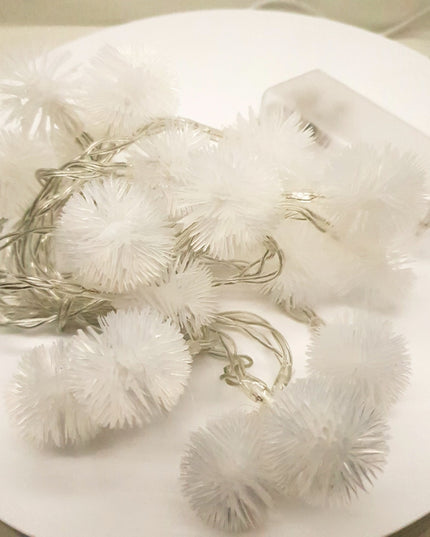 Instalatie de Craciun cu Baterii Tip Sir 20 LED -uri Glob Franjuri