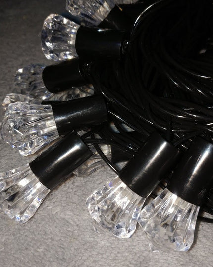 Instalatie de Craciun Liniara RGRB Yoto,din care Prelungitor 220V, 40 LED, Model Diamante, Utilizare Interior/Exterior, Interconectabila, Fir