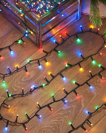 Instalatie de Craciun liniara Yoto,din care cablu priza 220V, 100 LED, 8 jocuri de lumini, beculet in 6 colturi, pentru interior, controler, fir