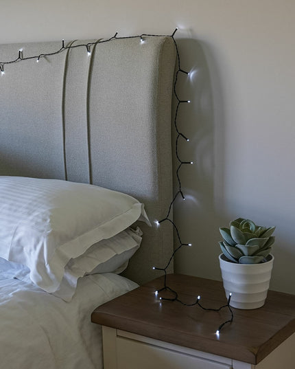 Instalatie de Craciun liniara Yoto,din care cablu priza 220V, 100 LED, 8 jocuri de lumini, controler, fir