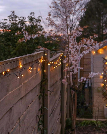 Instalatie de Craciun Liniara Yoto,din care Prelungitor 220V, 300 LED, 8 jocuri de lumini, Controler, Utilizare Interior/Exterior, Fir