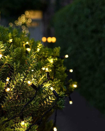 Instalatie de Craciun Liniara Yoto,din care Prelungitor 220V, 300 LED, 8 jocuri de lumini, Controler, Utilizare Interior/Exterior, Fir