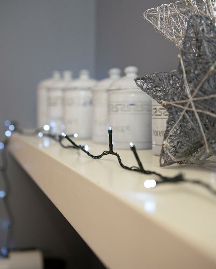 Instalatie de Craciun liniara Yoto,din care cablu priza 220V, 300 LED, 8 jocuri de lumini, controler, fir