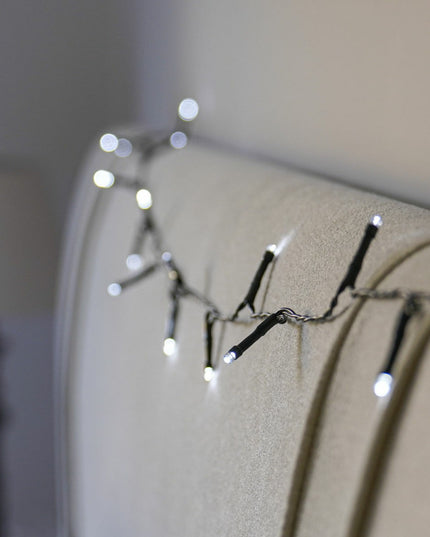 Instalatie de Craciun liniara Yoto,din care cablu priza 220V, 300 LED, 8 jocuri de lumini, controler, fir