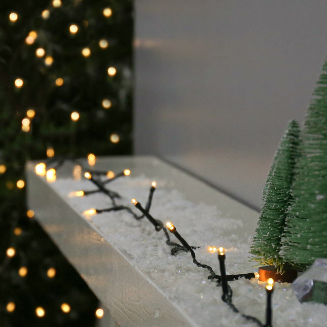 Instalatie de Craciun liniara Yoto,din care cablu priza 220V, 300 LED, 8 jocuri de lumini, controler, fir