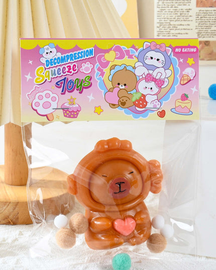 Jucarie Antistres Squishy, cu Revenire Lenta, Model Capybara cu Inima, 7.5cmx6.5 cm, din TPR, Ambalaj