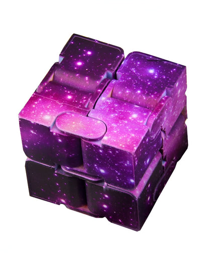 Jucarie Interactiva Antistres cu Miscari Infinite, Cub Magic, 3 ani, 4x4x4cm