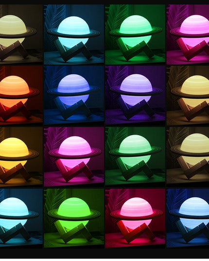 Lampa de veghe cu telecomanda in forma de Saturn 3D Saturn Light 16 culori, alimentare baterii, stand lemn inclus,