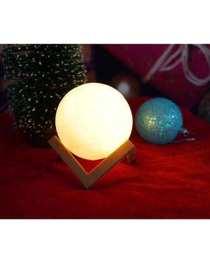 Lampa de veghe luna 3D Moon Light, lumina LED cald, alimentare baterii, fara acumulator, stand din plastic inclus, 12 cm