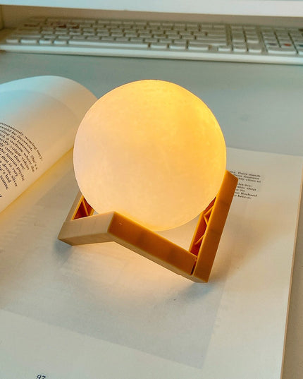 Lampa de veghe luna 3D Moon Light, lumina LED cald, alimentare baterii, fara acumulator, stand din plastic inclus, 12 cm