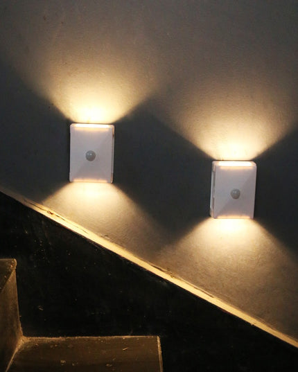 Lampa LED bidirectionala cu senzor de miscare cu baterii, pentru dormitor, bucatarie, baie, scari, 2 LEd-uri,material ABS si PC, portabila
