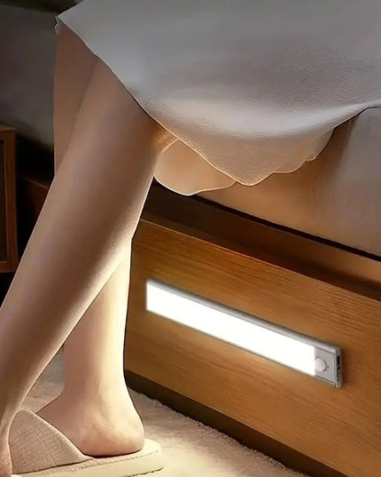 Lampa LED cu Senzor de Lumina si Miscare , Intensitate Reglabila, Suport Magnetic, 79 LED-uri, 114.59lm , Acumulator 600mAh cu Reincarcare prin USB-C, pentru Bucatarie, Hol, Dressing, Garaj