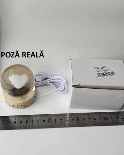 Lampa LED Decorativa, Bila de Cristal cu Diametru , Model Inima 3D, Alimentare USB, Suport din Lemn, Lumina