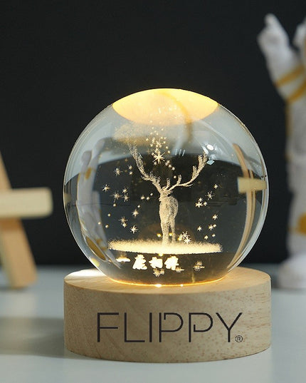 Lampa LED Decorativa, cu Bila de Cristal cu Diametru , Model Cerb 3D, Alimentare USB, Suport din Lemn, Lumina