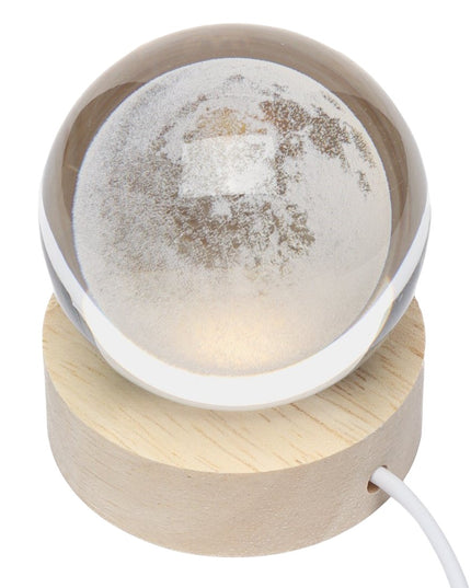 Lampa LED Decorativa, cu Bila de Cristal cu Diametru , Model Luna 3D, Alimentare USB, Suport din Lemn, Lumina