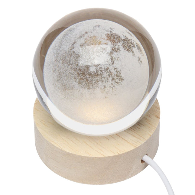 Lampa LED Decorativa, cu Bila de Cristal cu Diametru , Model Luna 3D, Alimentare USB, Suport din Lemn, Lumina