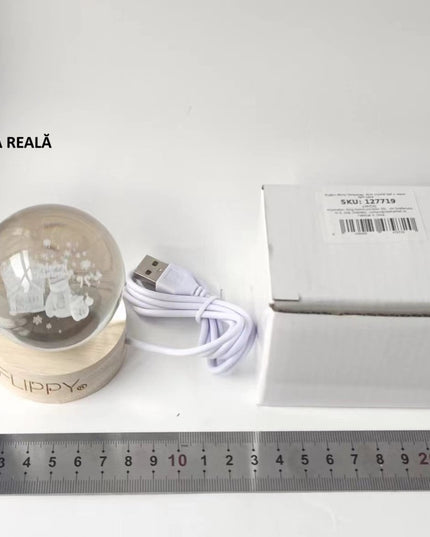 Lampa LED Decorativa, cu Bila de Cristal cu Diametru , Model Merry Christmas 3D, Alimentare USB, Suport din Lemn, Lumina