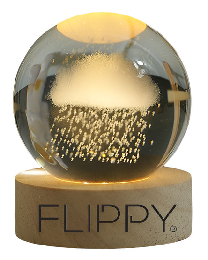 Lampa LED Decorativa, cu Bila de Cristal cu Diametru , Model Nor Ploios 3D, Alimentare USB, Suport din Lemn, Lumina