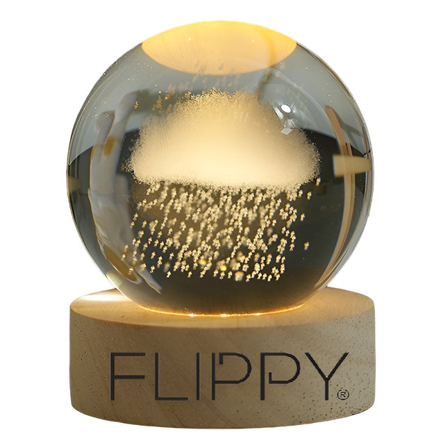 Lampa LED Decorativa, cu Bila de Cristal cu Diametru , Model Nor Ploios 3D, Alimentare USB, Suport din Lemn, Lumina