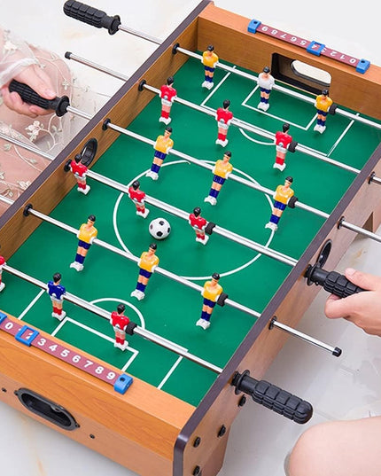 Masa de fotbal cu teren si 18 jucatori cu tablou pentru scor, din metal, lemn si ABS, 50 x 25 x 15.5 cm, pentru copii