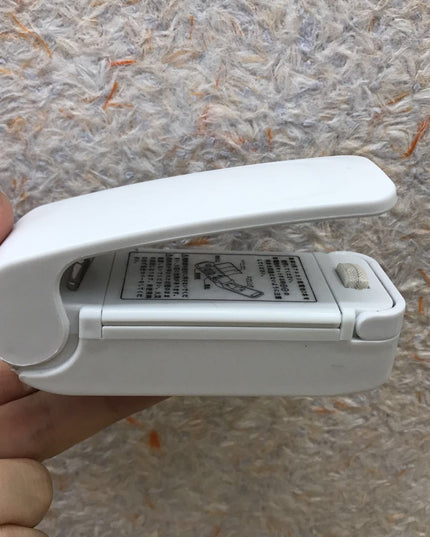 Mini Aparat de Sigilat Pungi cu Baterii, Etansare prin Caldura, Spate Magnetic, Portabil