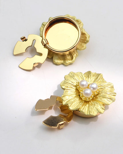 Accesoriu pentru Nasturi, Model Floare cu Perle, din Metal, 2.5 x 1.7 cm