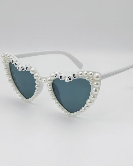 Ochelari in Forma de Inima, pentru Petrecerea Burlacitelor, Tematica Nunta, Protectie Soare, 15.3x5.7x14.5 cm, Scris Bride to Be cu Perle