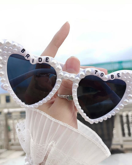 Ochelari in Forma de Inima, pentru Petrecerea Burlacitelor, Tematica Nunta, Protectie Soare, 15.3x5.7x14.5 cm, Scris Bride to Be cu Perle
