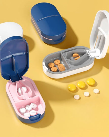 Organizator medicamente, Dispozitiv Taiere/Sfaramare Pastile, Ideala pentru Calatorii, Portabila, Perie pentru Curatare, Compartiment depozitare