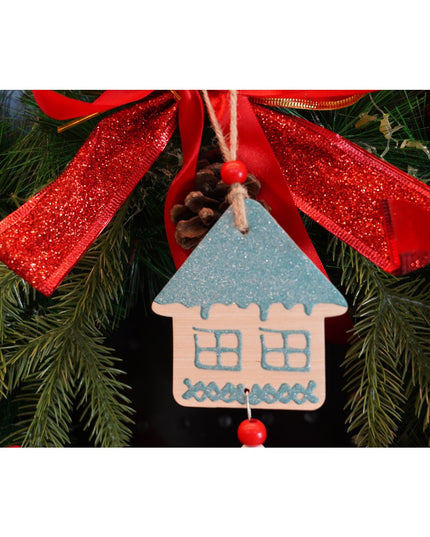 Ornament de brad casuta