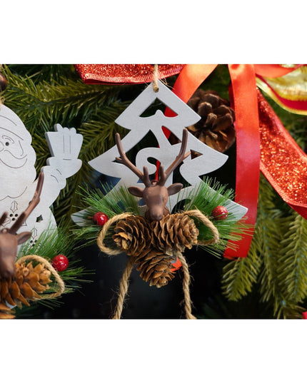 Ornament de brad cerb cu pom de craciun