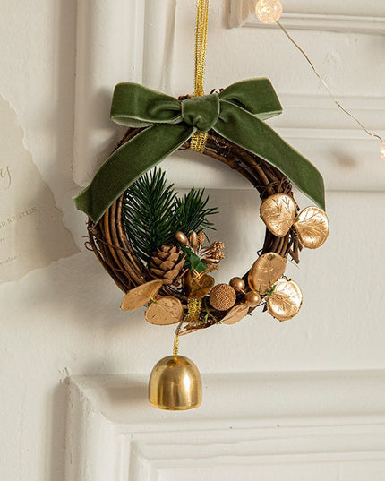 Ornament de Brad, tip Coronita de Craciun cu 1 Clopotel cu Flori Aurii si Conuri de Brad, Panglica